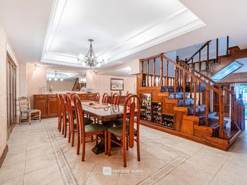 Venta - Casa 4 ambientes con parque y quincho - Zona Chauvin