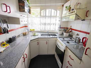 Departamento de 4 ambientes en venta, en San Isidro.