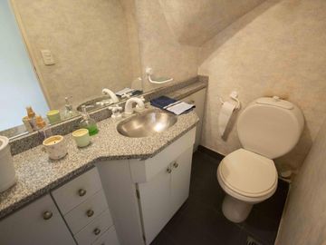 Departamento de 4 ambientes en venta, en San Isidro.