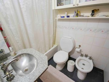 Departamento de 4 ambientes en venta, en San Isidro.
