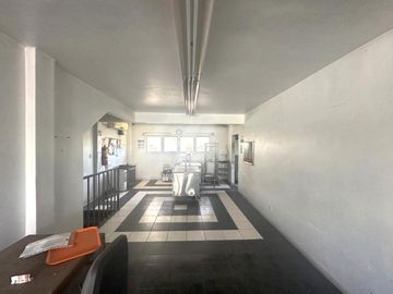 VENTA GALPÓN CON LOCAL Y OFICINA PIÑEYRO AVELLANEDA