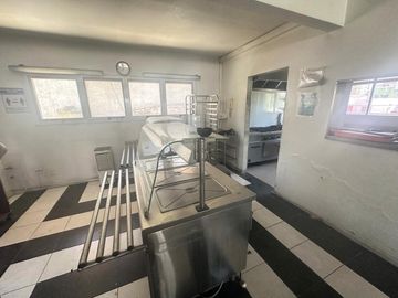 VENTA GALPÓN CON LOCAL Y OFICINA PIÑEYRO AVELLANEDA