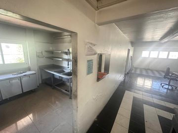 VENTA GALPÓN CON LOCAL Y OFICINA PIÑEYRO AVELLANEDA