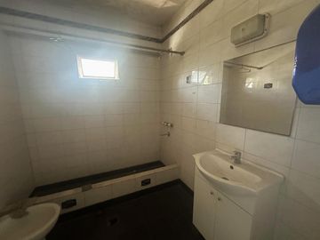 VENTA GALPÓN CON LOCAL Y OFICINA PIÑEYRO AVELLANEDA