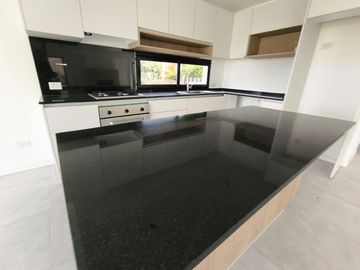 VENTA CASA - EL CANTON VISTA AL GOLF 5 AMBIENTES