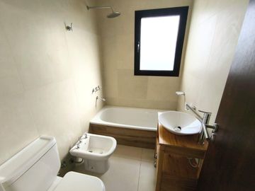 VENTA CASA - EL CANTON VISTA AL GOLF 5 AMBIENTES