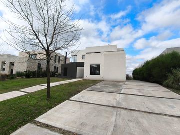 VENTA CASA - EL CANTON VISTA AL GOLF 5 AMBIENTES