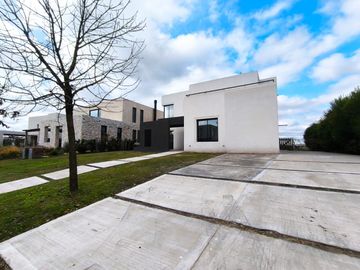 VENTA CASA - EL CANTON VISTA AL GOLF 5 AMBIENTES