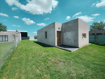 Casa de 2 dormitorios con jardín y pileta en Tierra de Sueños 3, sector A