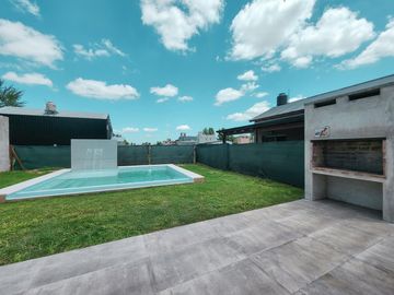 Casa de 2 dormitorios con jardín y pileta en Tierra de Sueños 3, sector A