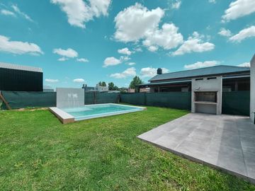 Casa de 2 dormitorios con jardín y pileta en Tierra de Sueños 3, sector A