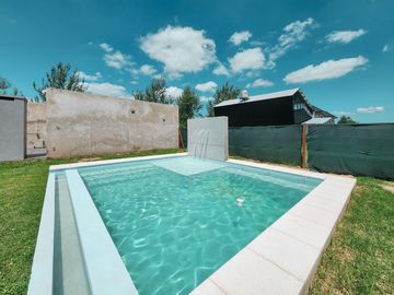 Casa de 2 dormitorios con jardín y pileta en Tierra de Sueños 3, sector A