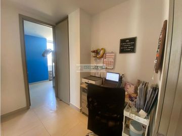 SE VENDE AMPLIO APARTAMENTO EN EL PORTAL DE GENOVES
