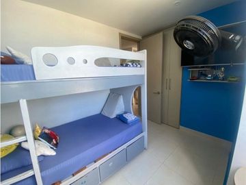 SE VENDE AMPLIO APARTAMENTO EN EL PORTAL DE GENOVES