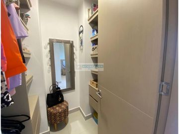 SE VENDE AMPLIO APARTAMENTO EN EL PORTAL DE GENOVES