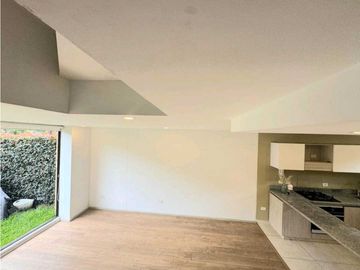 Vendo casa moderna tres niveles en conjunto en Chia.