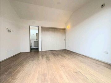 Vendo casa moderna tres niveles en conjunto en Chia.