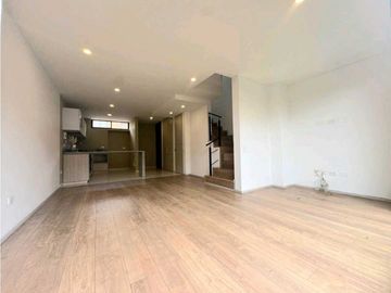 Vendo casa moderna tres niveles en conjunto en Chia.