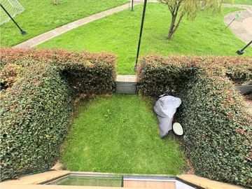 Vendo casa moderna tres niveles en conjunto en Chia.