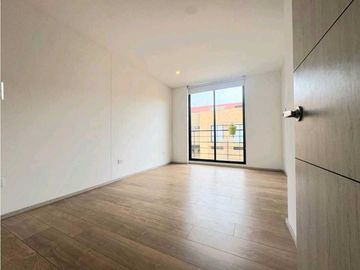Vendo casa moderna tres niveles en conjunto en Chia.