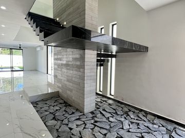 CASA EN VENTA COMPLETAMENTE EQUIPADA PRIVADA TAMARA