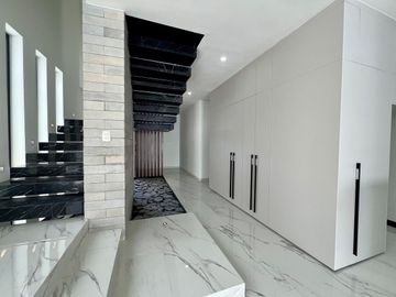 CASA EN VENTA COMPLETAMENTE EQUIPADA PRIVADA TAMARA