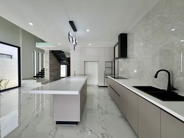 CASA EN VENTA COMPLETAMENTE EQUIPADA PRIVADA TAMARA