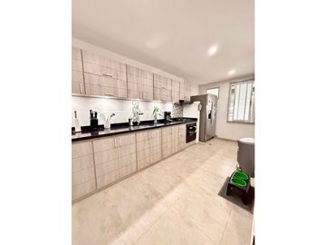 Casa de tres pisos con terraza en venta - Barrio Las Mercedes Palmira