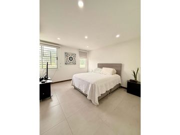 Casa de tres pisos con terraza en venta - Barrio Las Mercedes Palmira