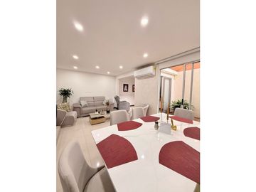 Casa de tres pisos con terraza en venta - Barrio Las Mercedes Palmira