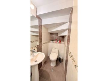Casa de tres pisos con terraza en venta - Barrio Las Mercedes Palmira