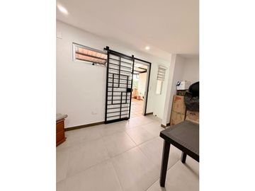 Casa de tres pisos con terraza en venta - Barrio Las Mercedes Palmira