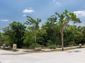 EXCLUSIVA CASA CONTEMPORÁNEA EN ESQUINA