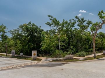 EXCLUSIVA CASA CONTEMPORÁNEA EN ESQUINA