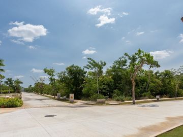 EXCLUSIVA CASA CONTEMPORÁNEA EN ESQUINA