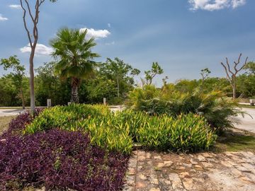 EXCLUSIVA CASA CONTEMPORÁNEA EN ESQUINA