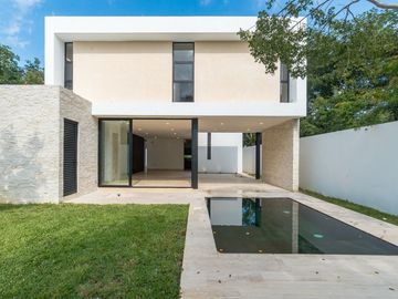 CASA EN VENTA DE 3 RECAMARAS EN PRIVADA TAMARA, ZONA COUNTRY MERIDA