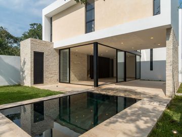 CASA EN VENTA DE 3 RECAMARAS EN PRIVADA TAMARA, ZONA COUNTRY MERIDA