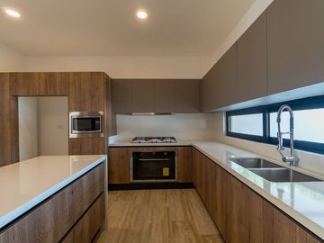 CASA EN VENTA DE 3 RECAMARAS EN PRIVADA TAMARA, ZONA COUNTRY MERIDA