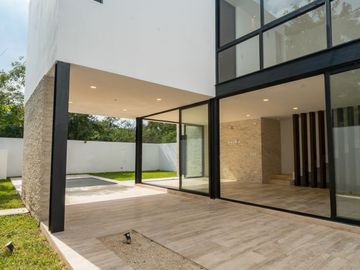 CASA EN VENTA DE 3 RECAMARAS EN PRIVADA TAMARA, ZONA COUNTRY MERIDA