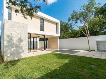 CASA EN VENTA DE 3 RECAMARAS EN PRIVADA TAMARA, ZONA COUNTRY MERIDA