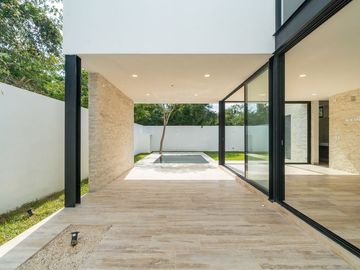 CASA EN VENTA DE 3 RECAMARAS EN PRIVADA TAMARA, ZONA COUNTRY MERIDA