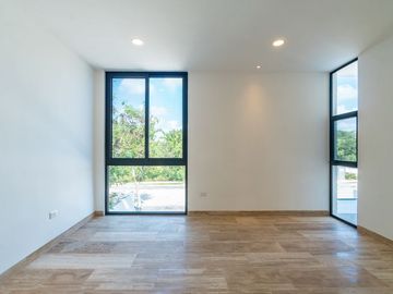 CASA EN VENTA DE 3 RECAMARAS EN PRIVADA TAMARA, ZONA COUNTRY MERIDA