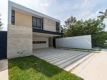 CASA EN VENTA DE 3 RECAMARAS EN PRIVADA TAMARA, ZONA COUNTRY MERIDA