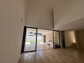 CASA EN VENTA DE 4 RECAMARAS EN PRIVADA TAMARA EN ZONA COUNTRY MÉRIDA