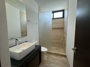 CASA EN VENTA DE 4 RECAMARAS EN PRIVADA TAMARA EN ZONA COUNTRY MÉRIDA