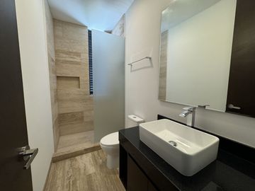 CASA EN VENTA DE 4 RECAMARAS EN PRIVADA TAMARA EN ZONA COUNTRY MÉRIDA