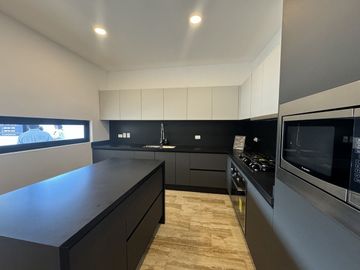 CASA EN VENTA DE 4 RECAMARAS EN PRIVADA TAMARA EN ZONA COUNTRY MÉRIDA