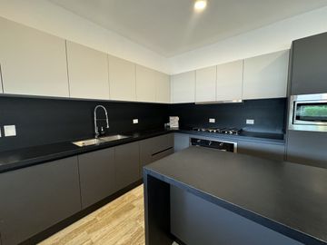 CASA EN VENTA DE 4 RECAMARAS EN PRIVADA TAMARA EN ZONA COUNTRY MÉRIDA