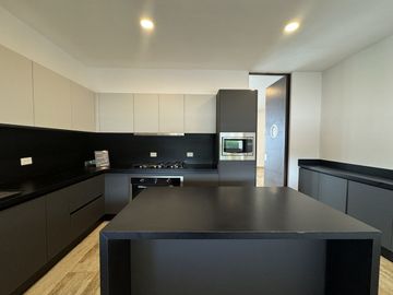 CASA EN VENTA DE 4 RECAMARAS EN PRIVADA TAMARA EN ZONA COUNTRY MÉRIDA